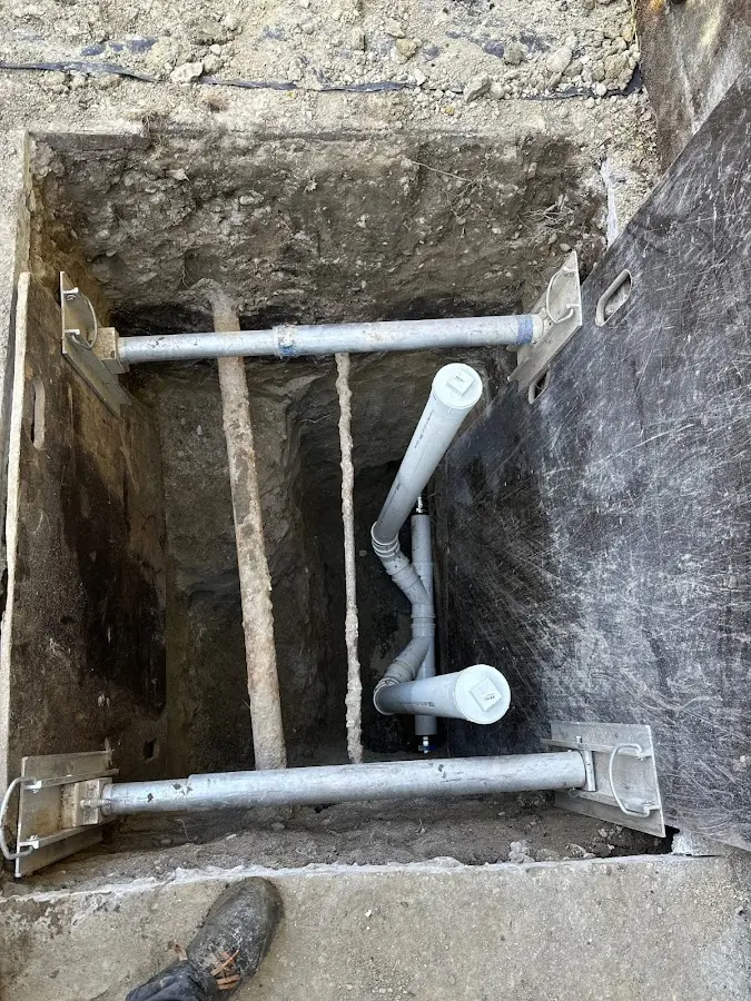 Experienced plumber completing Drain Cleaning work in Lincoln Heights